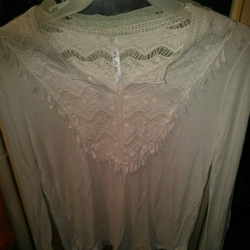 LN Boutique Andree Beautiful Lace Blouse SZ M